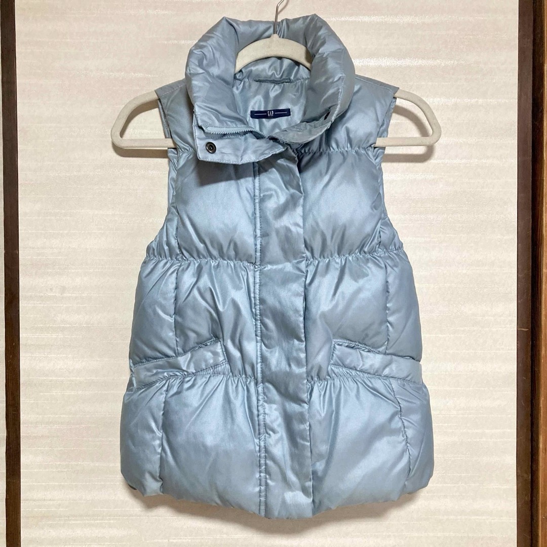 GAP(ギャップ)のGAP ダウンベスト　水色　XXS レディースのジャケット/アウター(ダウンベスト)の商品写真