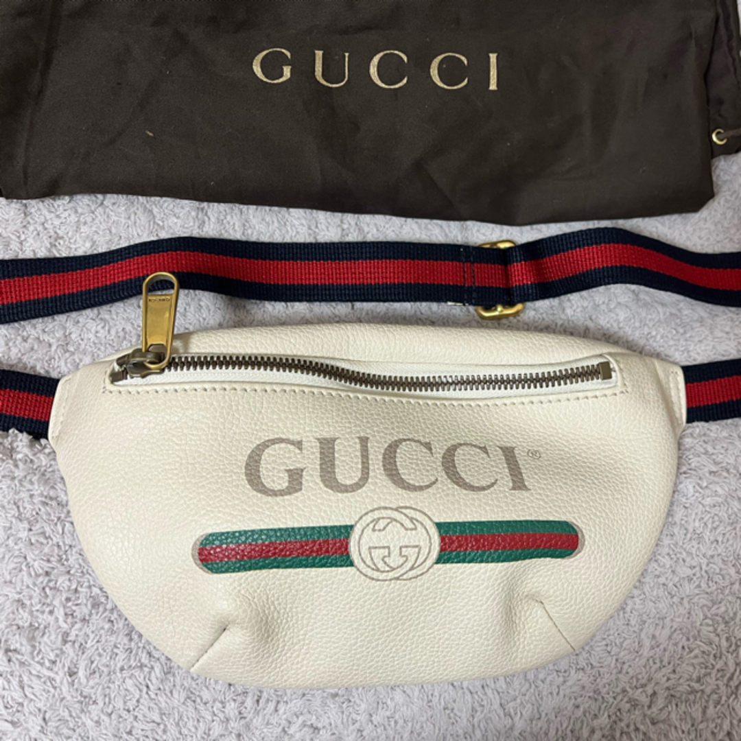 Gucci(グッチ)のGUCCI ボディバッグ　白 レディースのバッグ(ボディバッグ/ウエストポーチ)の商品写真