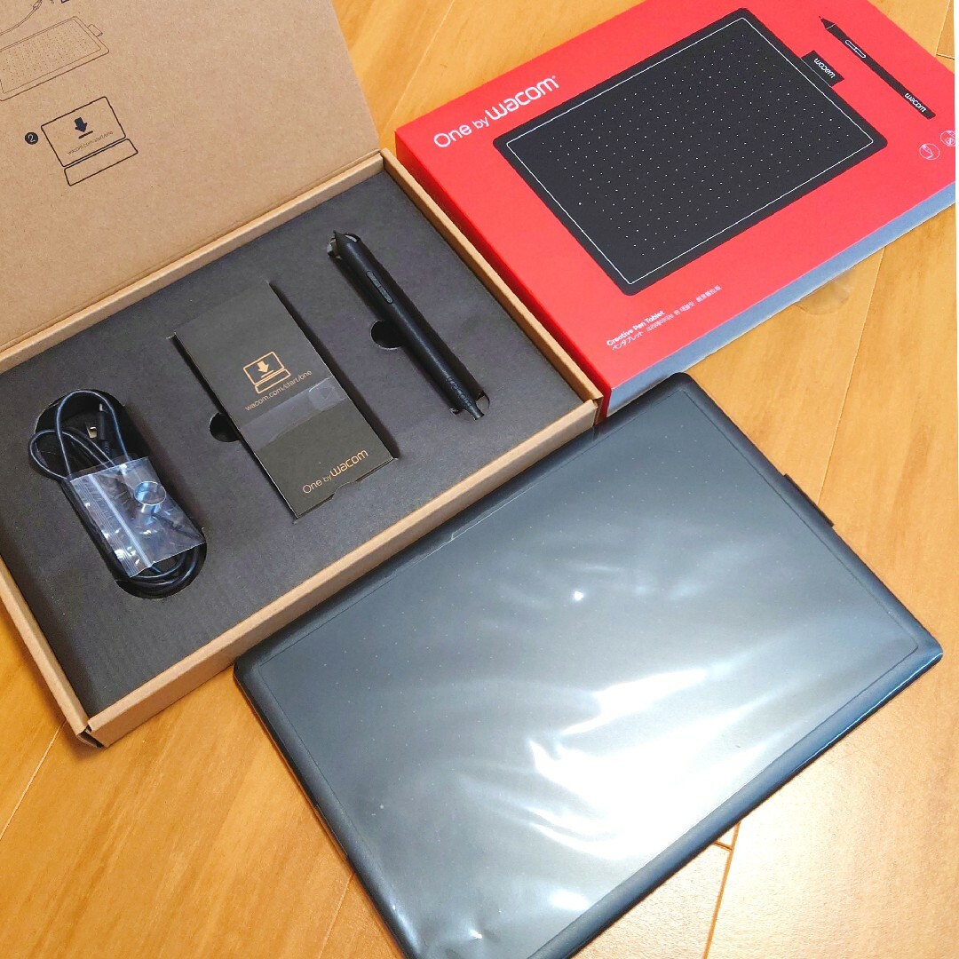 Wacom(ワコム)の【極美品】ワコム ペンタブ  Mサイズ 板タブ CTL-672/K0-C スマホ/家電/カメラのPC/タブレット(PC周辺機器)の商品写真