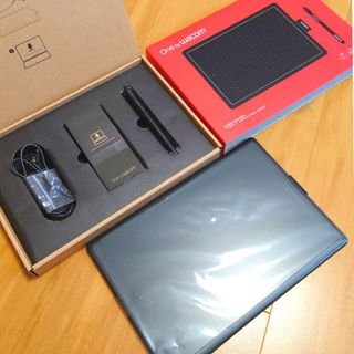 ワコム(Wacom)の【極美品】ワコム ペンタブ  Mサイズ 板タブ CTL-672/K0-C(PC周辺機器)