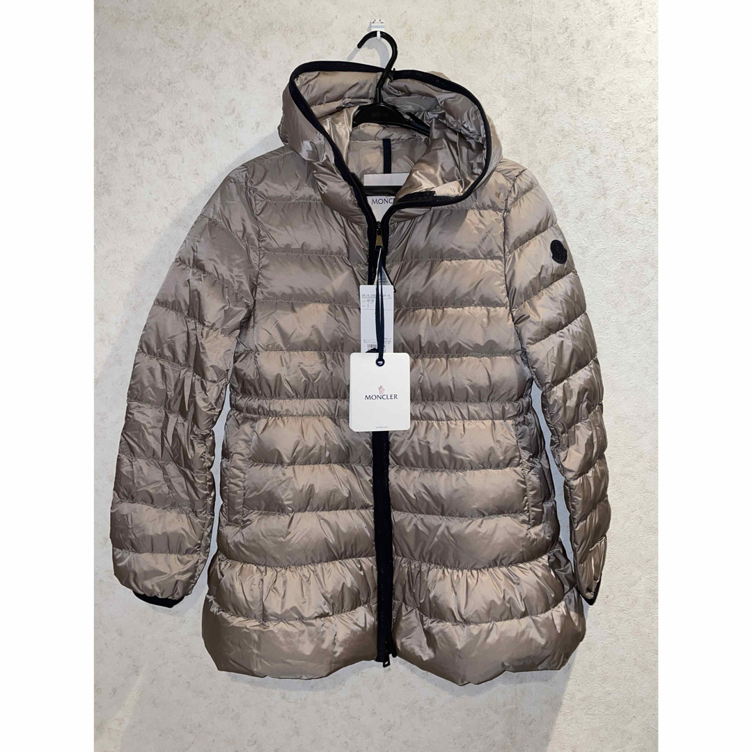 MONCLER(モンクレール)のMONCLER BEAMS 別注モデルBUNIUM BEIGE／0 新品未使用 レディースのジャケット/アウター(ダウンコート)の商品写真