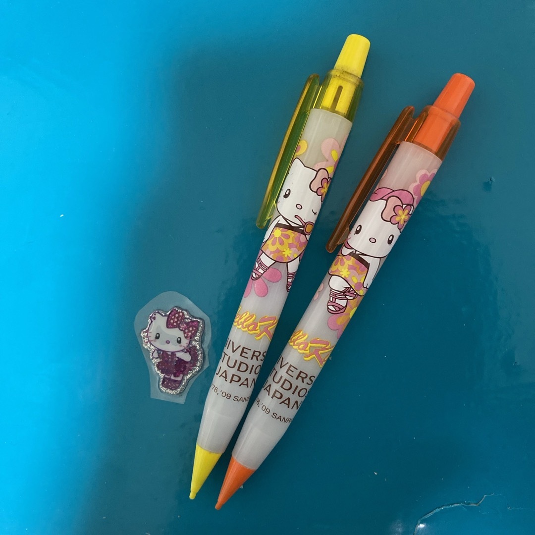 サンリオ(サンリオ)のハローキティ　シャーペン　USJ（黄色、オレンジ） エンタメ/ホビーのおもちゃ/ぬいぐるみ(キャラクターグッズ)の商品写真
