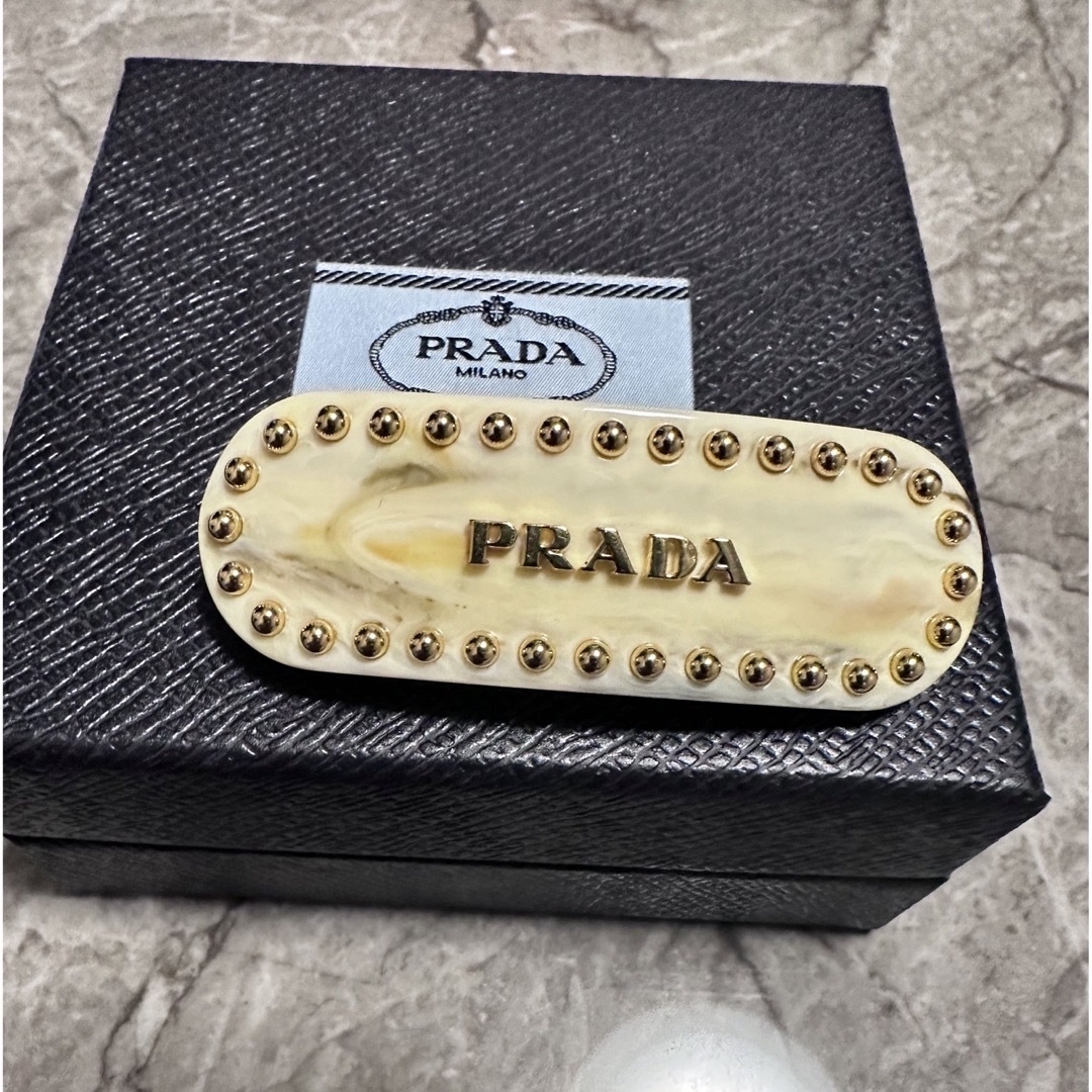 PRADA(プラダ)のPRADA プレックスヘアクリップ　現行品　今季 レディースのヘアアクセサリー(バレッタ/ヘアクリップ)の商品写真