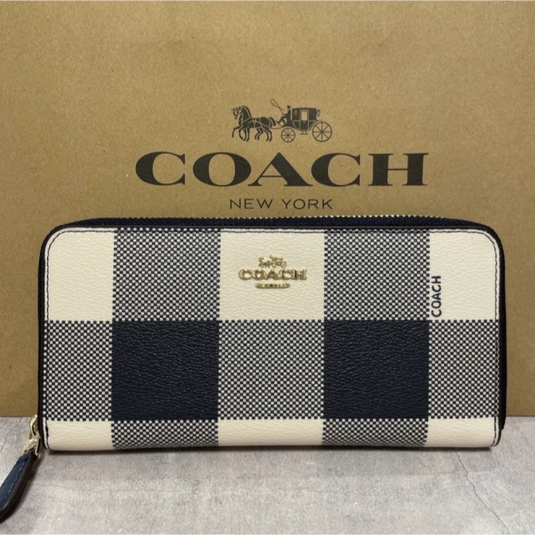 COACH(コーチ)の新品　COACH 長財布　チェック柄　モノトーン　ラウンドファスナー　小銭入れ有 レディースのファッション小物(財布)の商品写真