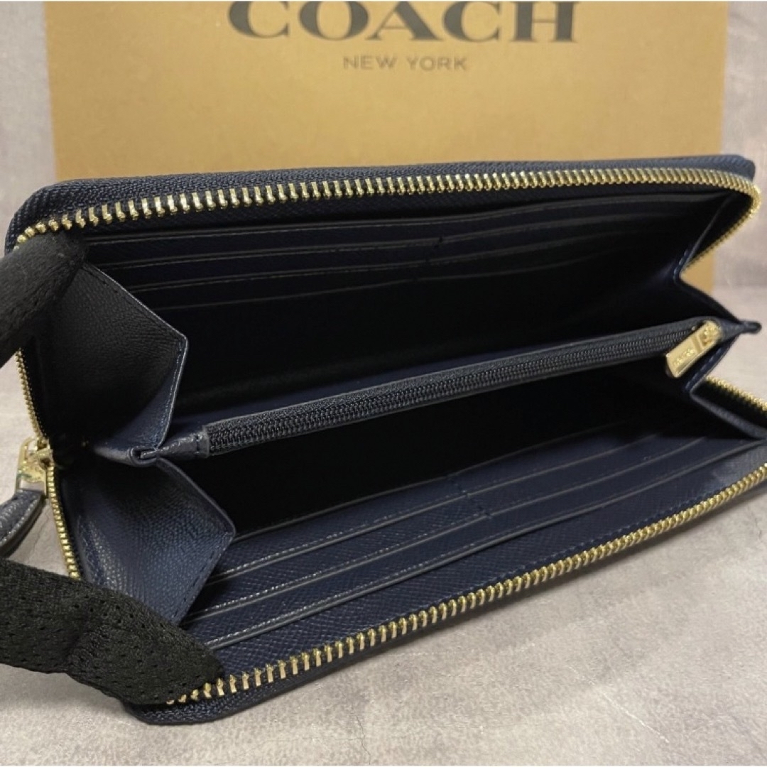 COACH(コーチ)の新品　COACH 長財布　チェック柄　モノトーン　ラウンドファスナー　小銭入れ有 レディースのファッション小物(財布)の商品写真