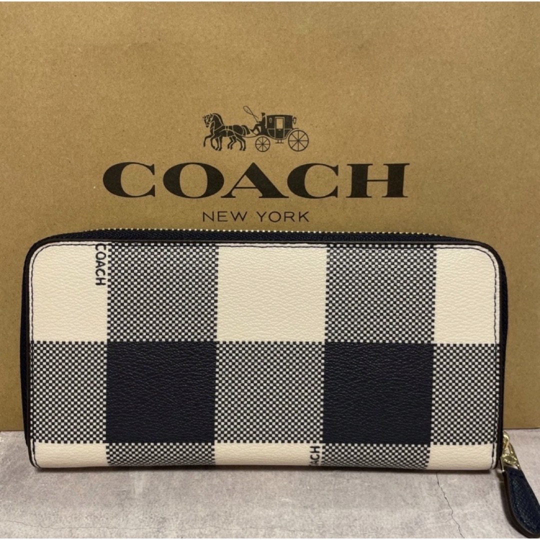 COACH(コーチ)の新品　COACH 長財布　チェック柄　モノトーン　ラウンドファスナー　小銭入れ有 レディースのファッション小物(財布)の商品写真