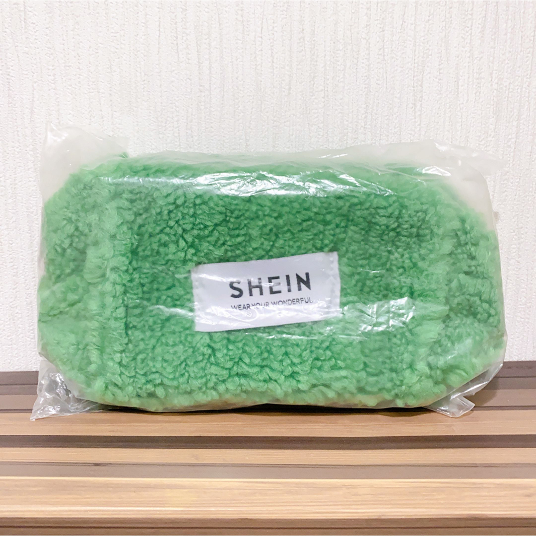 モコモコポーチ グリーン SHEIN  ポーチ レディースのファッション小物(ポーチ)の商品写真