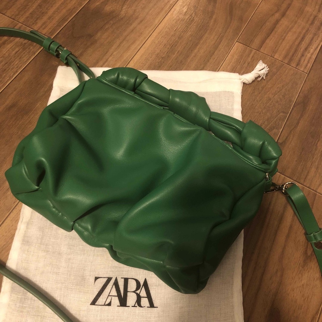 ZARA(ザラ)のZARA ソフトノットクロスボディバッグ レディースのバッグ(ショルダーバッグ)の商品写真