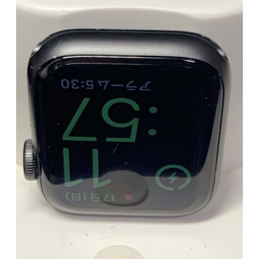 Apple Watch(アップルウォッチ)のApple Watch SE GPS 40mmグレイアルミニウムとブラックバンド メンズの時計(腕時計(デジタル))の商品写真