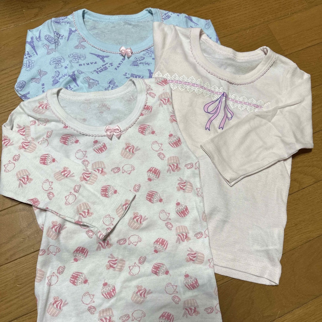 西松屋(ニシマツヤ)の長袖肌着　100㎝　女の子 キッズ/ベビー/マタニティのキッズ服女の子用(90cm~)(下着)の商品写真