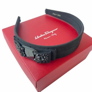 サルヴァトーレフェラガモ(Salvatore Ferragamo)の美品 フェラガモ FERRAGAMO ヴァラ カチューシャ ブラック(ヘアバンド)