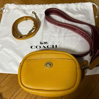 コーチ(COACH)の美品　coachカメラバッグ クロスボディ　ターンロック(ショルダーバッグ)