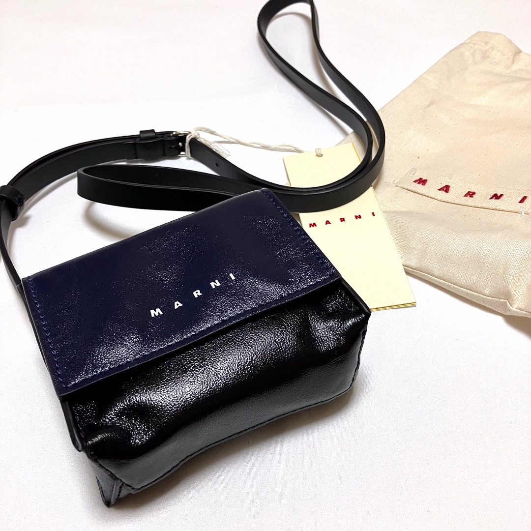 今季一番 新品 23aw MARNI ショルダーバッグ 黒 紺 レザー 5583