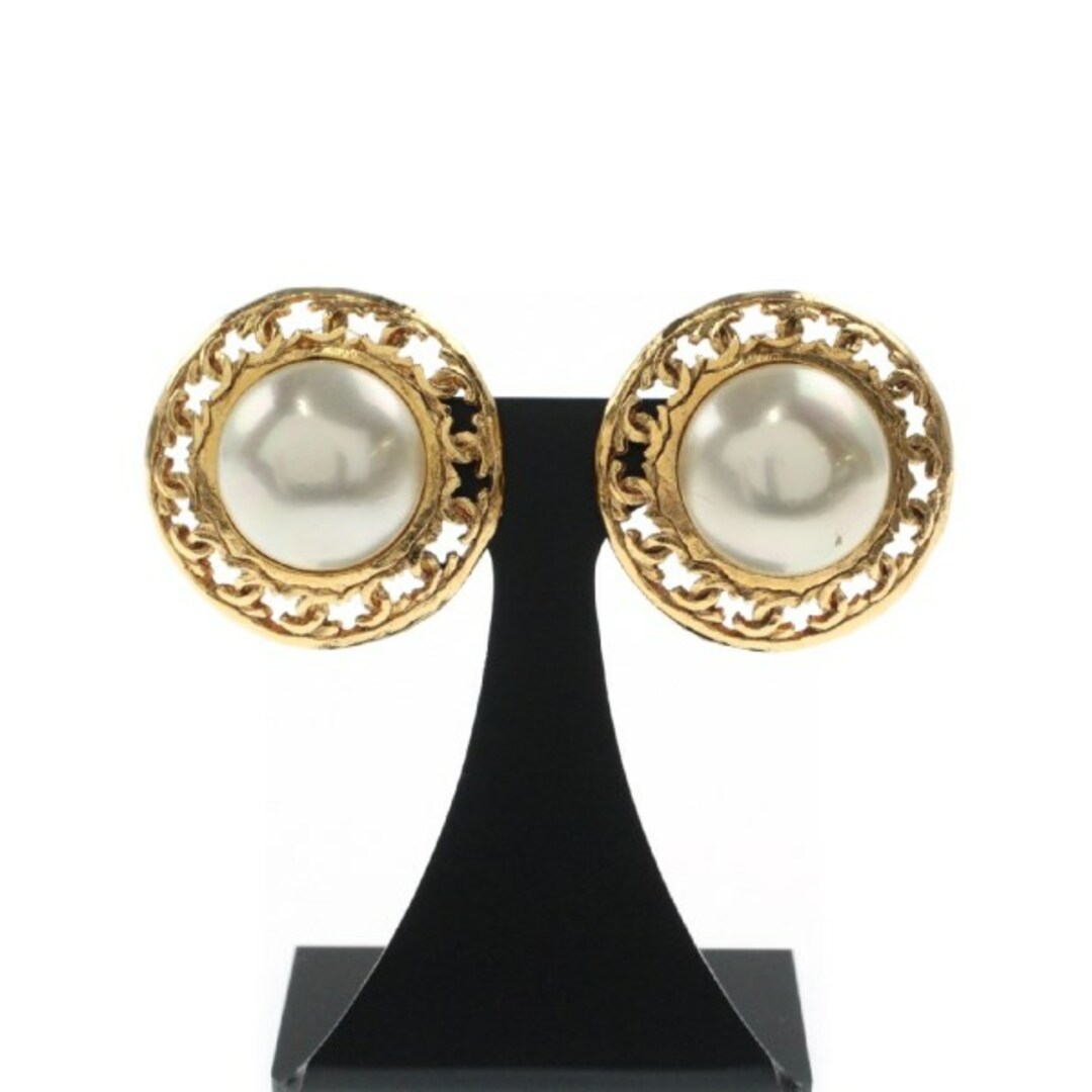 CHANEL - CHANEL シャネル ピアス - ゴールドx白 【古着】【中古】の