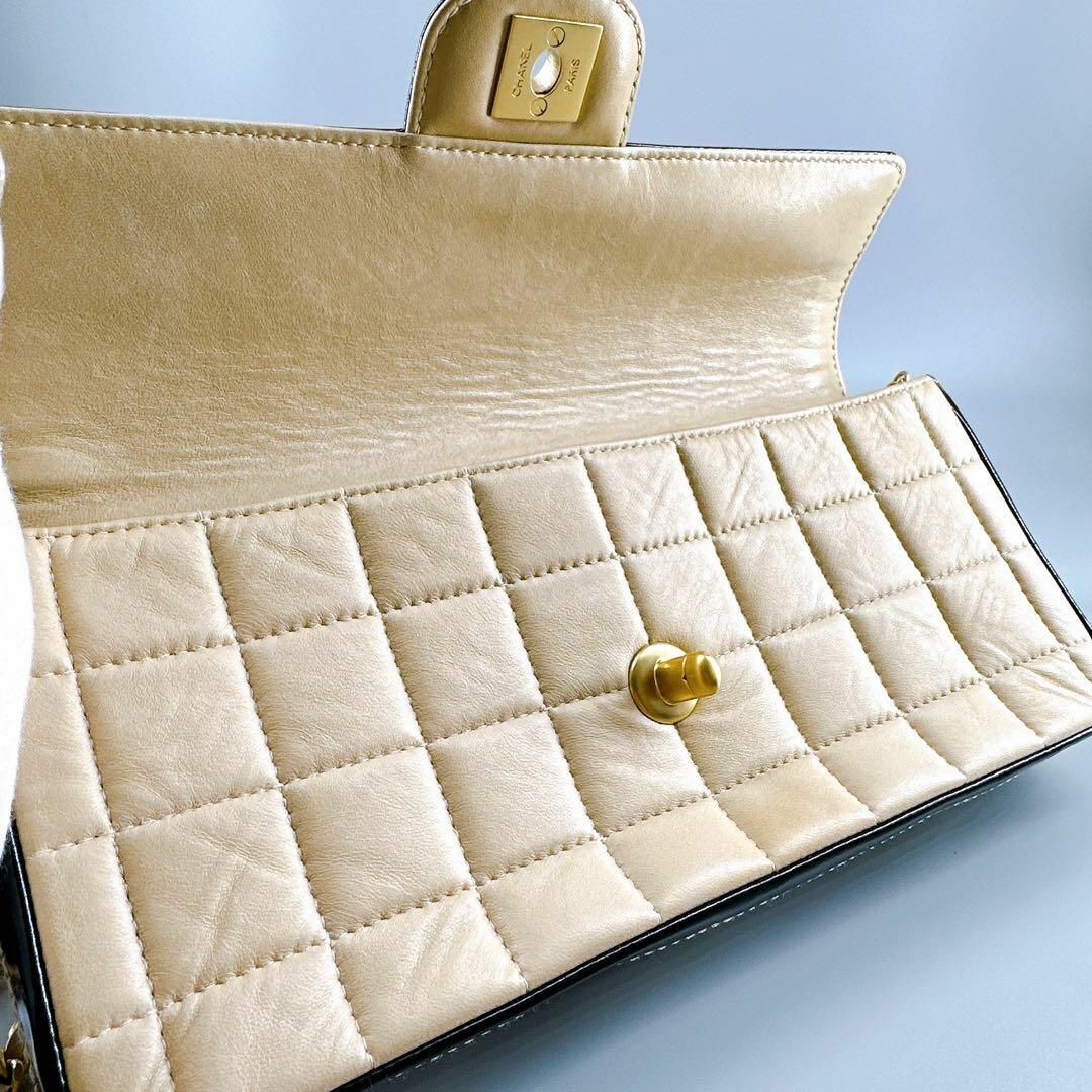 極美品 CHANEL チョコバー バイカラー ショルダーバッグ ラムスキン 6番 極美品 CHANEL チョコバー バイカラー ショルダーバッグ ラムスキン 6番