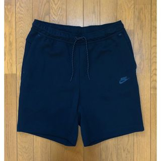 ナイキ(NIKE)のL 美品 NIKE テックフリース ショートパンツ ハーフパンツ ブラック 黒(ショートパンツ)