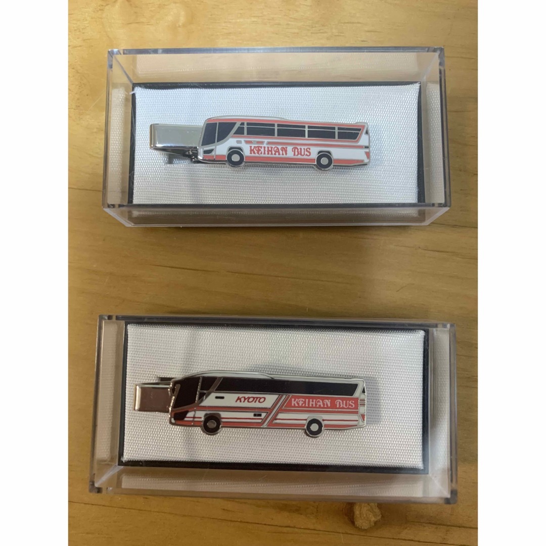 京阪バス　ネクタイピン　２種類 エンタメ/ホビーのコレクション(その他)の商品写真