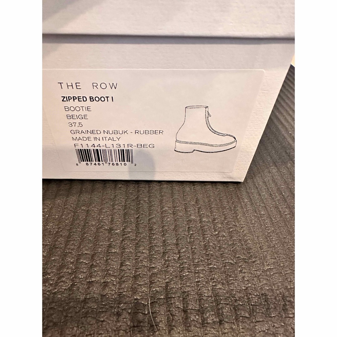 THE ROW(ザロウ)のTHE ROW 37.5 ZIPPED BOOT BEIGE レディースの靴/シューズ(ブーツ)の商品写真