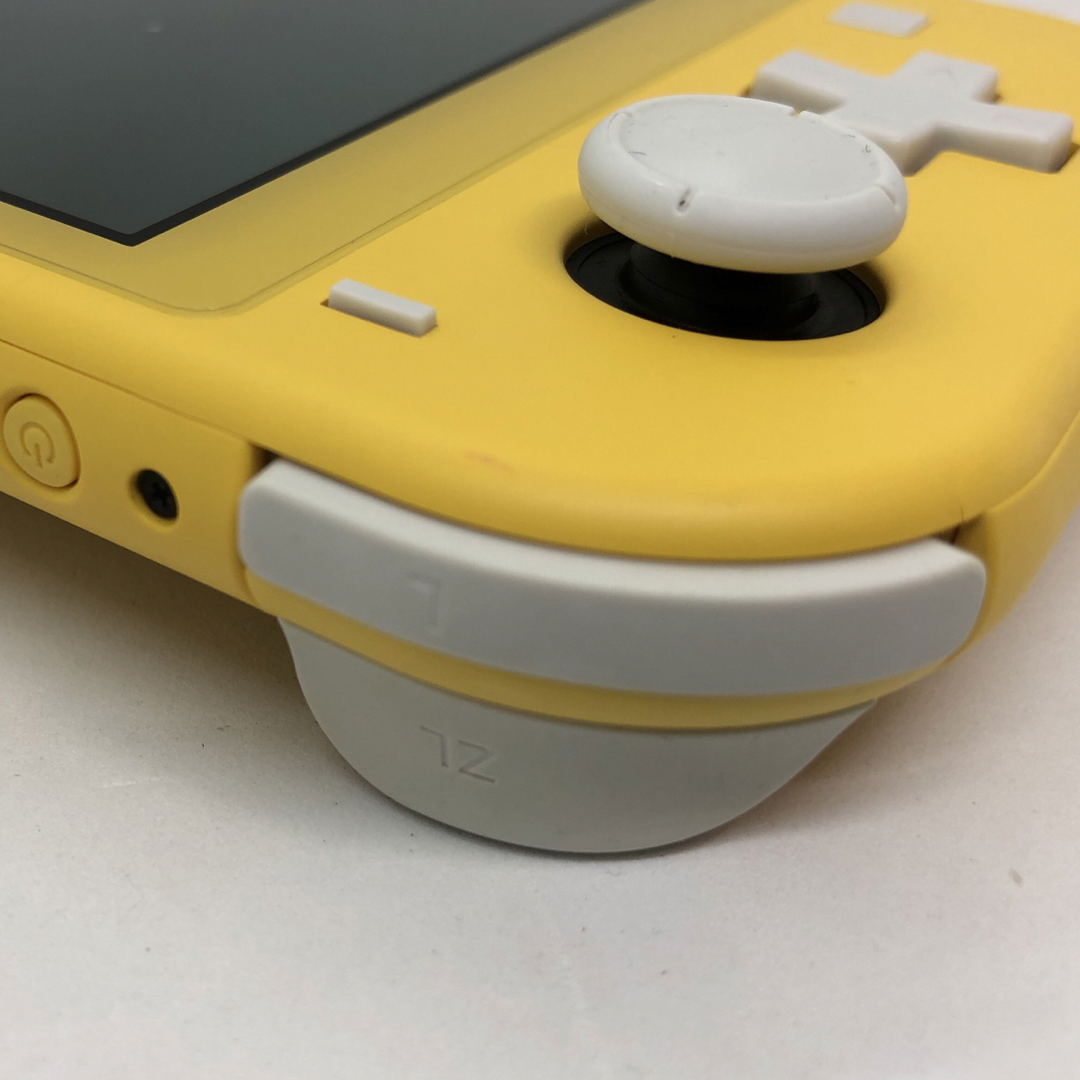 Nintendo Switch(ニンテンドースイッチ)のSwitch Lite （イエロー）本体 エンタメ/ホビーのゲームソフト/ゲーム機本体(携帯用ゲーム機本体)の商品写真