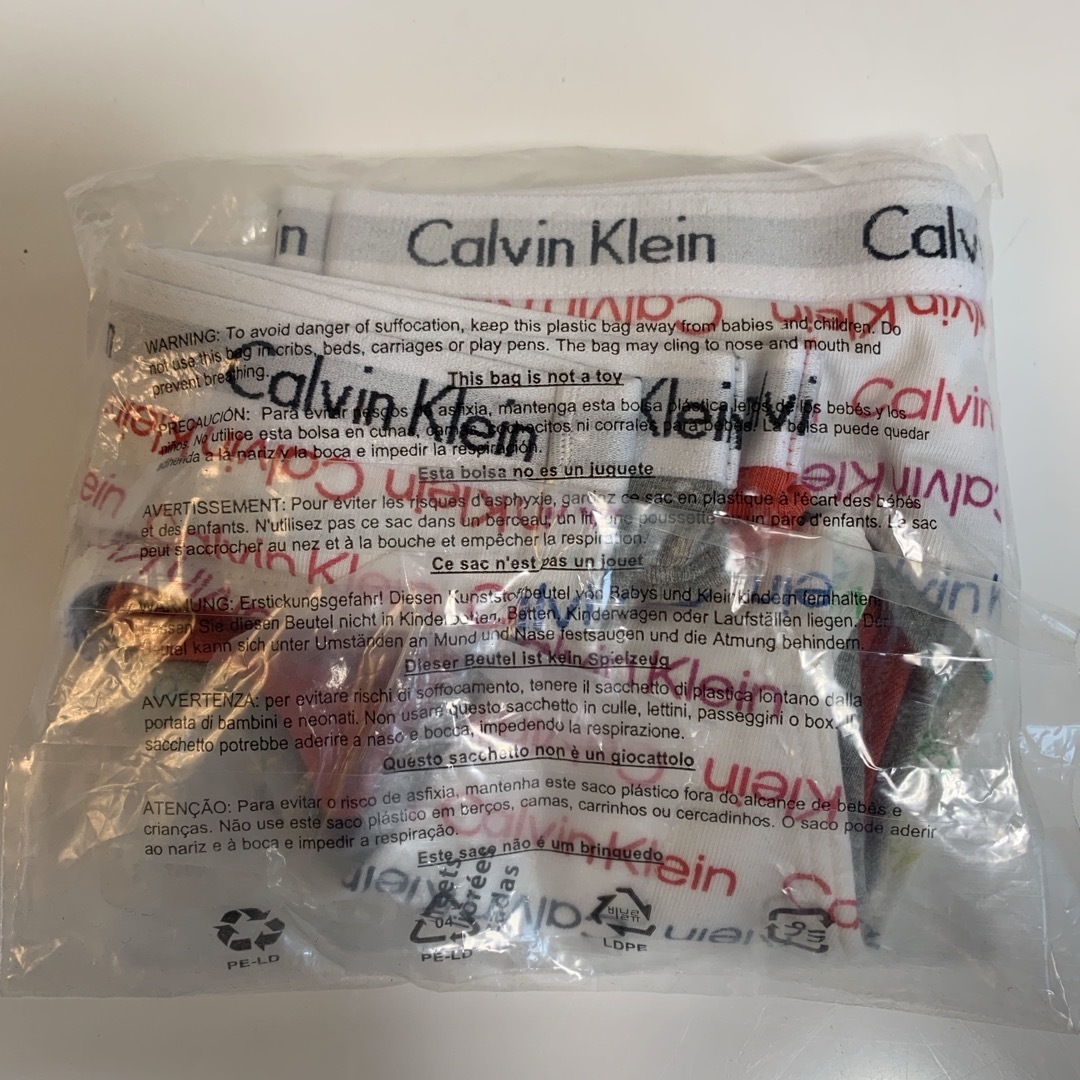 Calvin Klein(カルバンクライン)の【新品】カルバンクライン Tバック ショーツ 3枚セット M レディースの下着/アンダーウェア(ショーツ)の商品写真