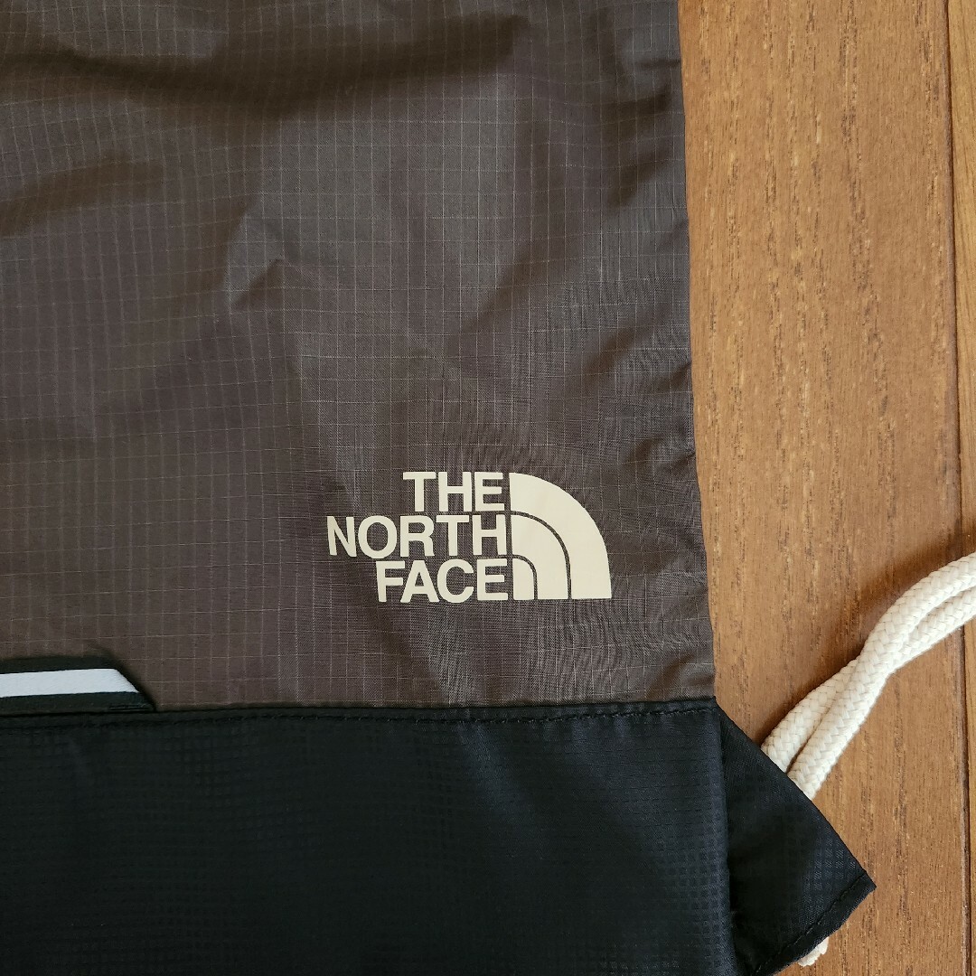 THE NORTH FACE(ザノースフェイス)の【新品】THE NORTH FACE ナップサック / リュック 緑 キッズ/ベビー/マタニティのこども用バッグ(リュックサック)の商品写真