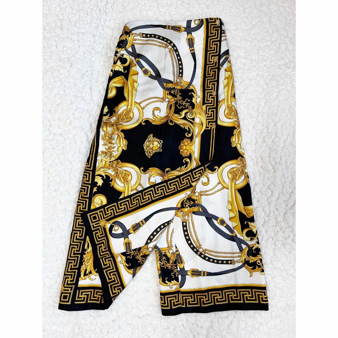 VERSACE(ヴェルサーチ)のVERSACE 極美品 BAROCCO プリント パンツ 38 レディースのパンツ(キュロット)の商品写真