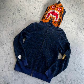 A BATHING APE    パーカー　新品未開封　ブラック　レディース