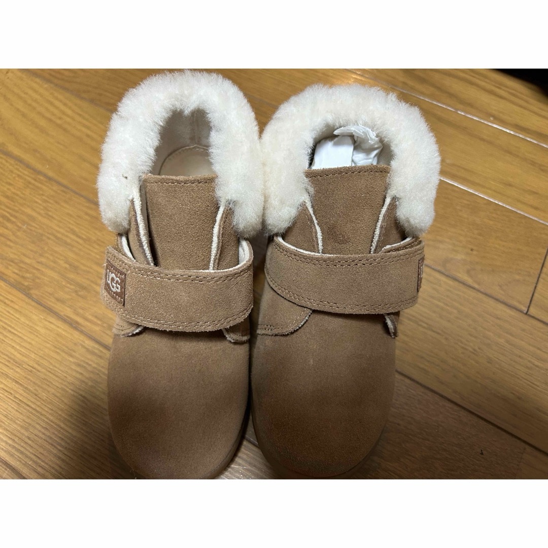 UGG(アグ)のブーツUGG 女の子用 キッズ/ベビー/マタニティのキッズ靴/シューズ(15cm~)(ブーツ)の商品写真