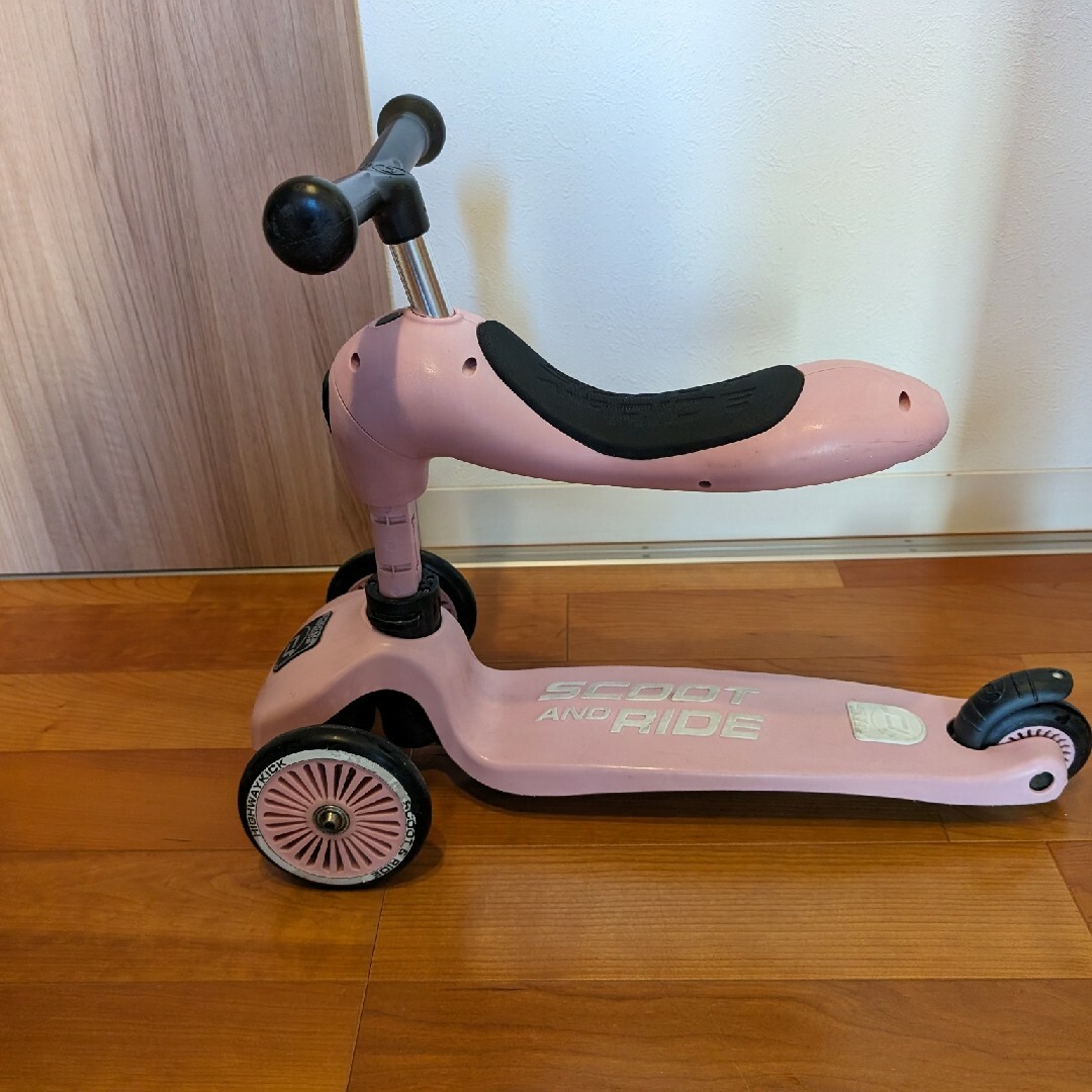 Scoot&Ride スクート&ライド ハイウェイキック1　ローズ色 キッズ/ベビー/マタニティの外出/移動用品(ベビーカー/バギー)の商品写真