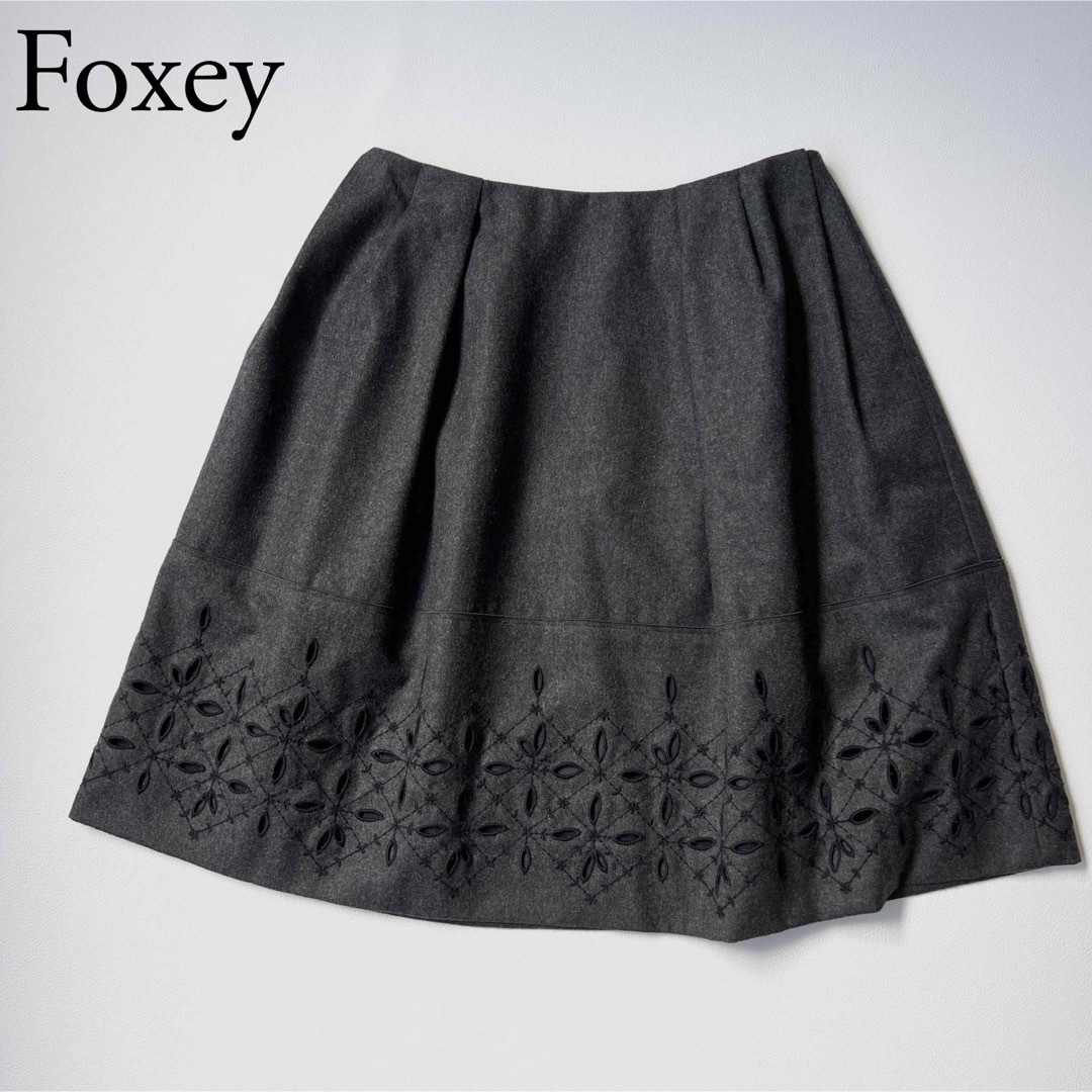 FOXEY(フォクシー)の美品　Foxey フォクシー　フレアスカート　ダイヤモンドリリー　リッチグレー レディースのスカート(ひざ丈スカート)の商品写真