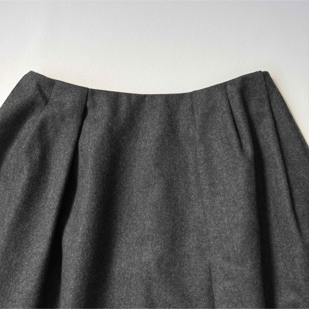 FOXEY(フォクシー)の美品　Foxey フォクシー　フレアスカート　ダイヤモンドリリー　リッチグレー レディースのスカート(ひざ丈スカート)の商品写真