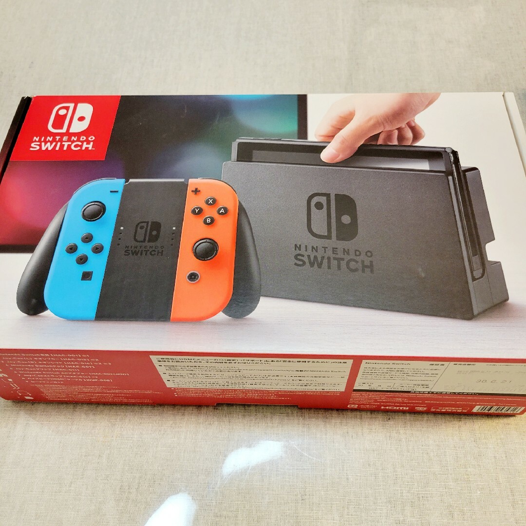 Nintendo Switch(ニンテンドースイッチ)のはるはる様お取り置き※12/7(木)まで エンタメ/ホビーのゲームソフト/ゲーム機本体(家庭用ゲーム機本体)の商品写真