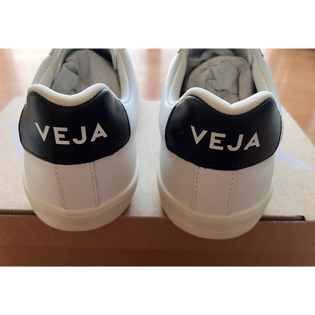 VEJA(ヴェジャ)の新品 未使用 VEJA エスプラ ヴェジャ　レザー　スニーカー41 26cm メンズの靴/シューズ(スニーカー)の商品写真