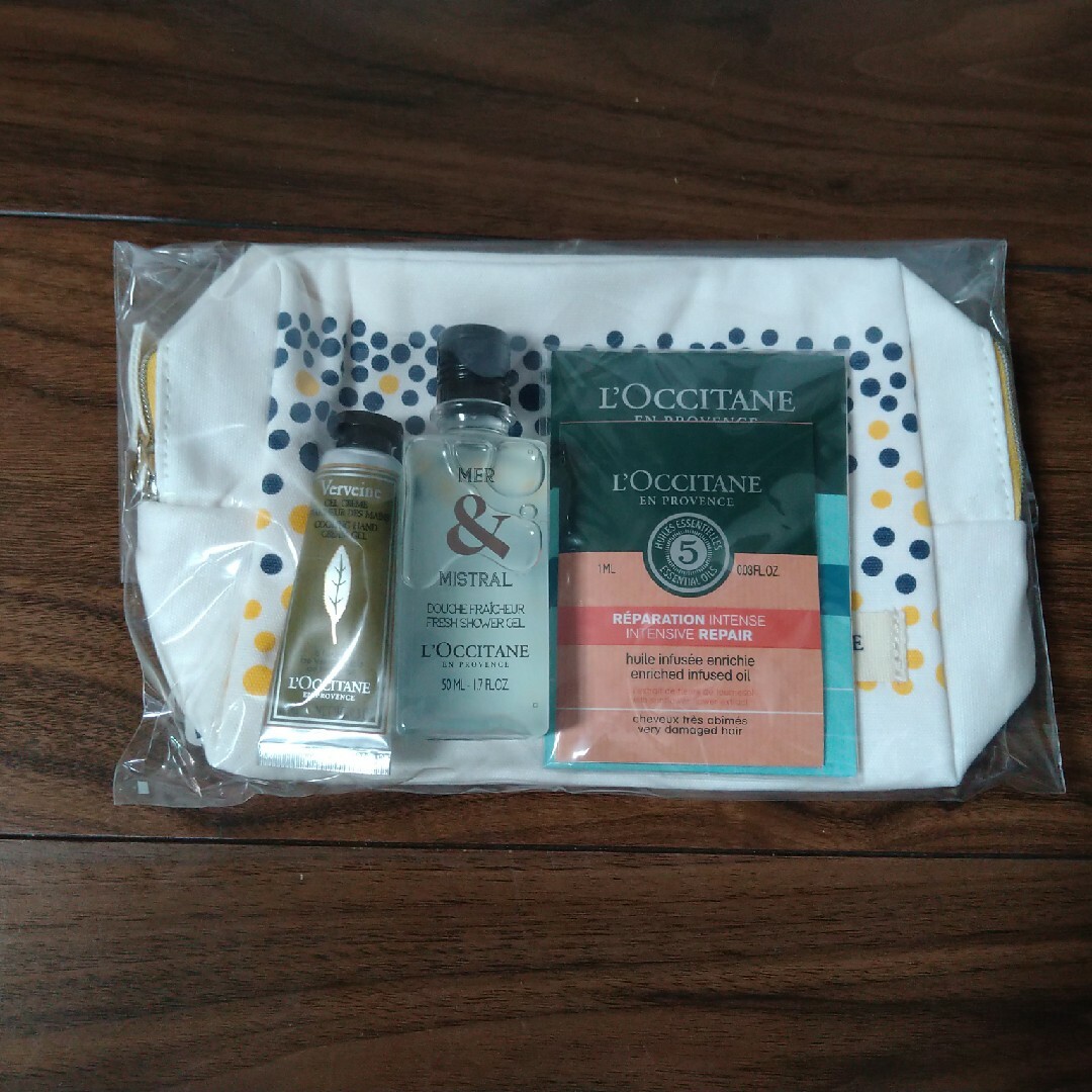 L'OCCITANE(ロクシタン)のロクシタン★ノベルティ★スヌーピーランチバッグ＆保冷ポーチ・サーモボトル＋おまけ エンタメ/ホビーのコレクション(ノベルティグッズ)の商品写真