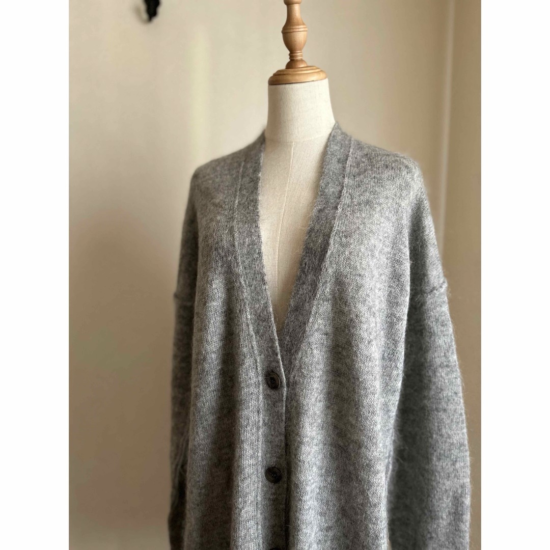 L'Appartement DEUXIEME CLASSE(アパルトモンドゥーズィエムクラス)のGOLDEN GOOSE Lightgray ロゴパッチ ロングカーディガン レディースのトップス(カーディガン)の商品写真