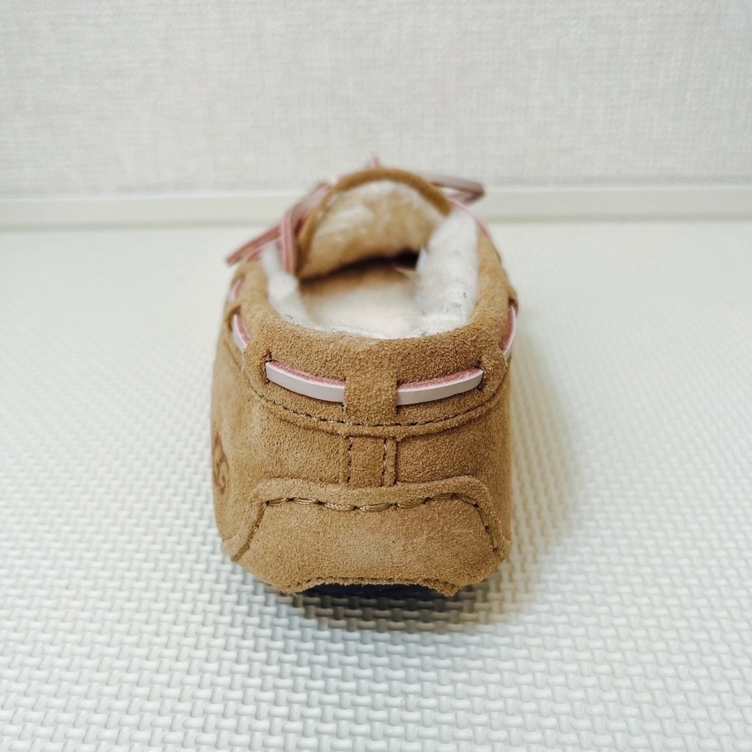 UGG(アグ)のUGG アグ ダコタ スリッポン  新品  22cm レディースの靴/シューズ(スリッポン/モカシン)の商品写真