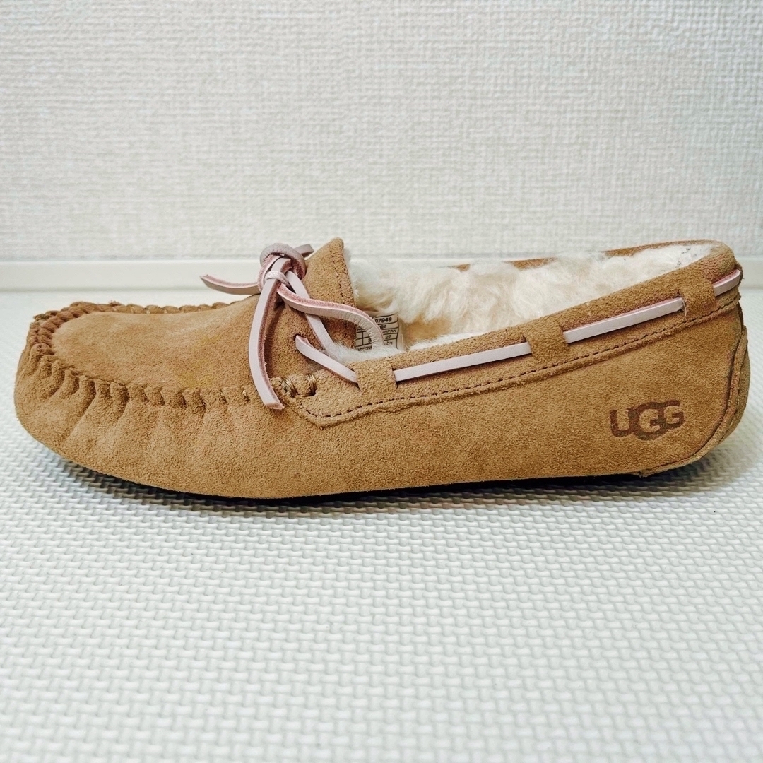 UGG(アグ)のUGG アグ ダコタ スリッポン  新品  22cm レディースの靴/シューズ(スリッポン/モカシン)の商品写真