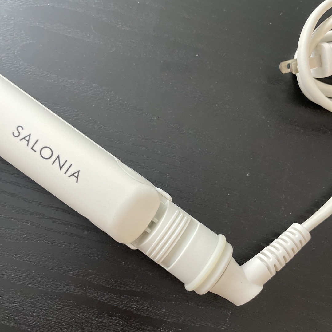 SALONIA ストレートヘアアイロン24mm スマホ/家電/カメラの美容/健康(ヘアアイロン)の商品写真