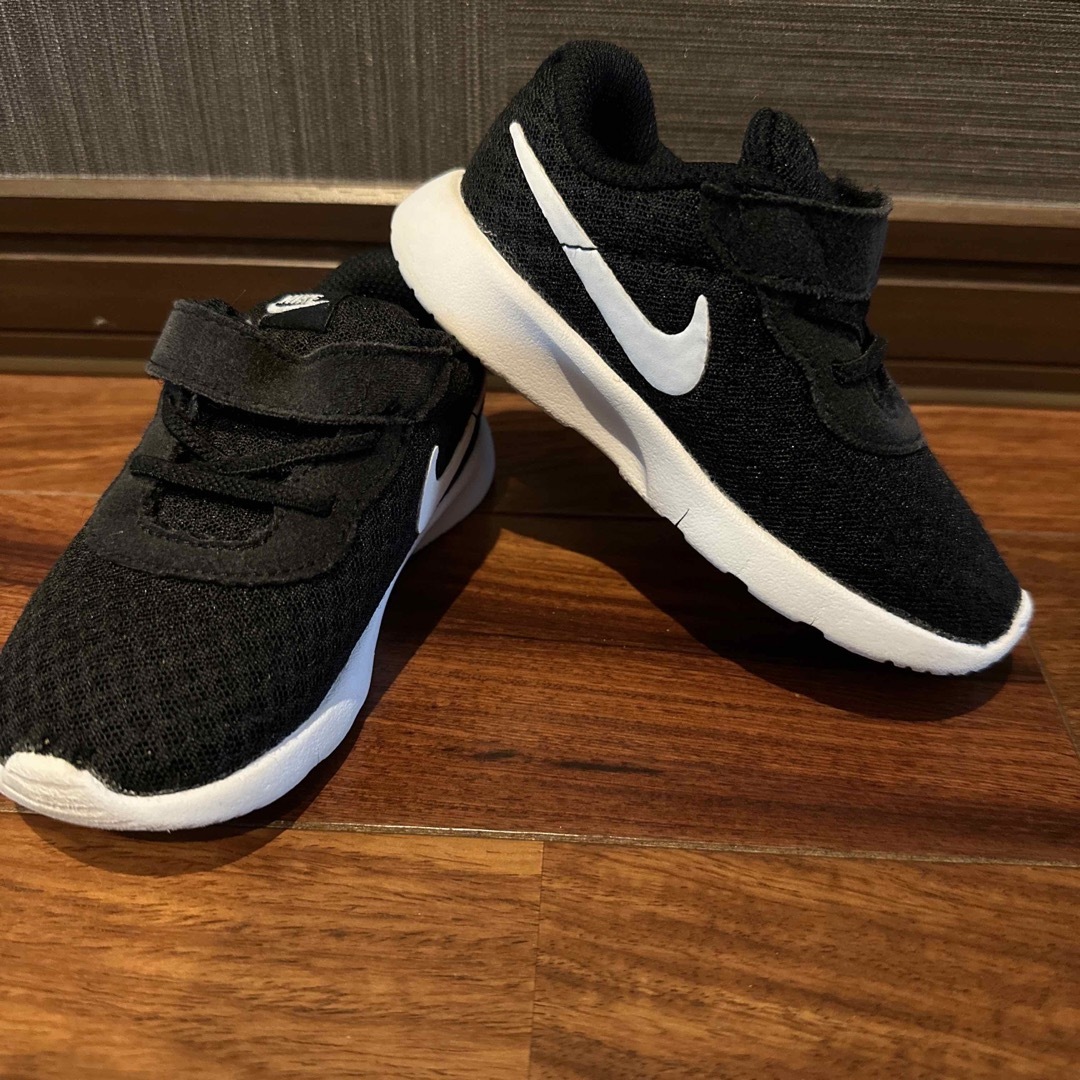 NIKE(ナイキ)のNIKE スニーカー　タンジュン キッズ/ベビー/マタニティのキッズ靴/シューズ(15cm~)(スニーカー)の商品写真