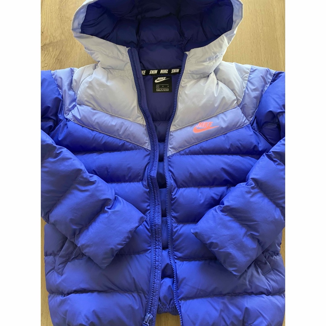 NIKE(ナイキ)のNIKE ダウンジャケット　140-150 キッズ/ベビー/マタニティのキッズ服女の子用(90cm~)(ジャケット/上着)の商品写真