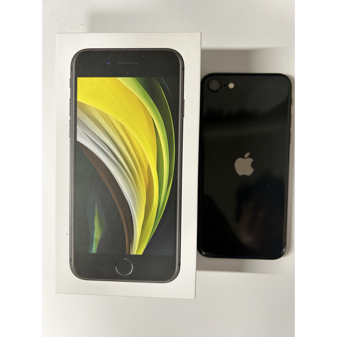iPhone(アイフォーン)のアップル iPhoneSE 第2世代 128GB ブラック au スマホ/家電/カメラのスマートフォン/携帯電話(スマートフォン本体)の商品写真