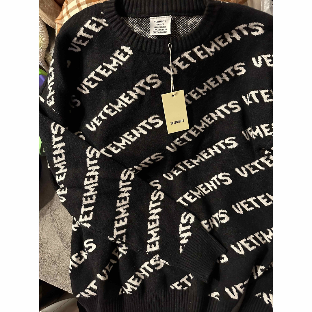 VETEMENTS ニットトップス