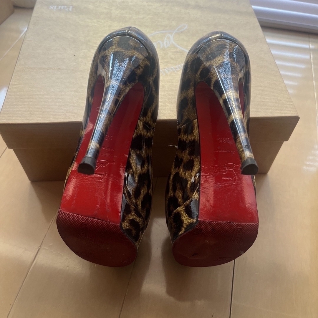 Christian Louboutin(クリスチャンルブタン)のLouboutin ルブタン  パンプス 36 1/2 レディースの靴/シューズ(ハイヒール/パンプス)の商品写真