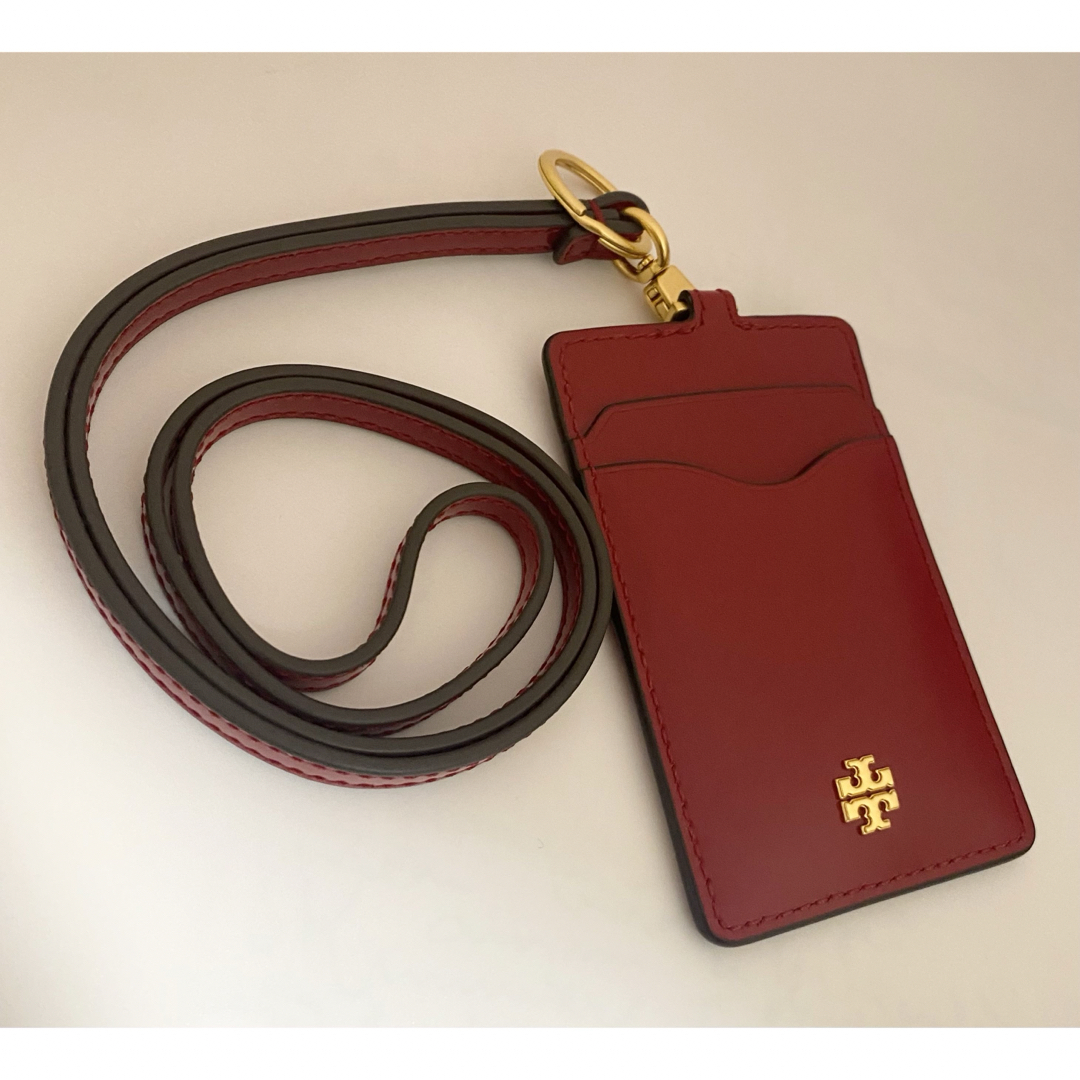 Tory Burch(トリーバーチ)のトリーバーチ パテントレザー IDホルダー レッド系 ショッパー付 レディースのファッション小物(パスケース/IDカードホルダー)の商品写真