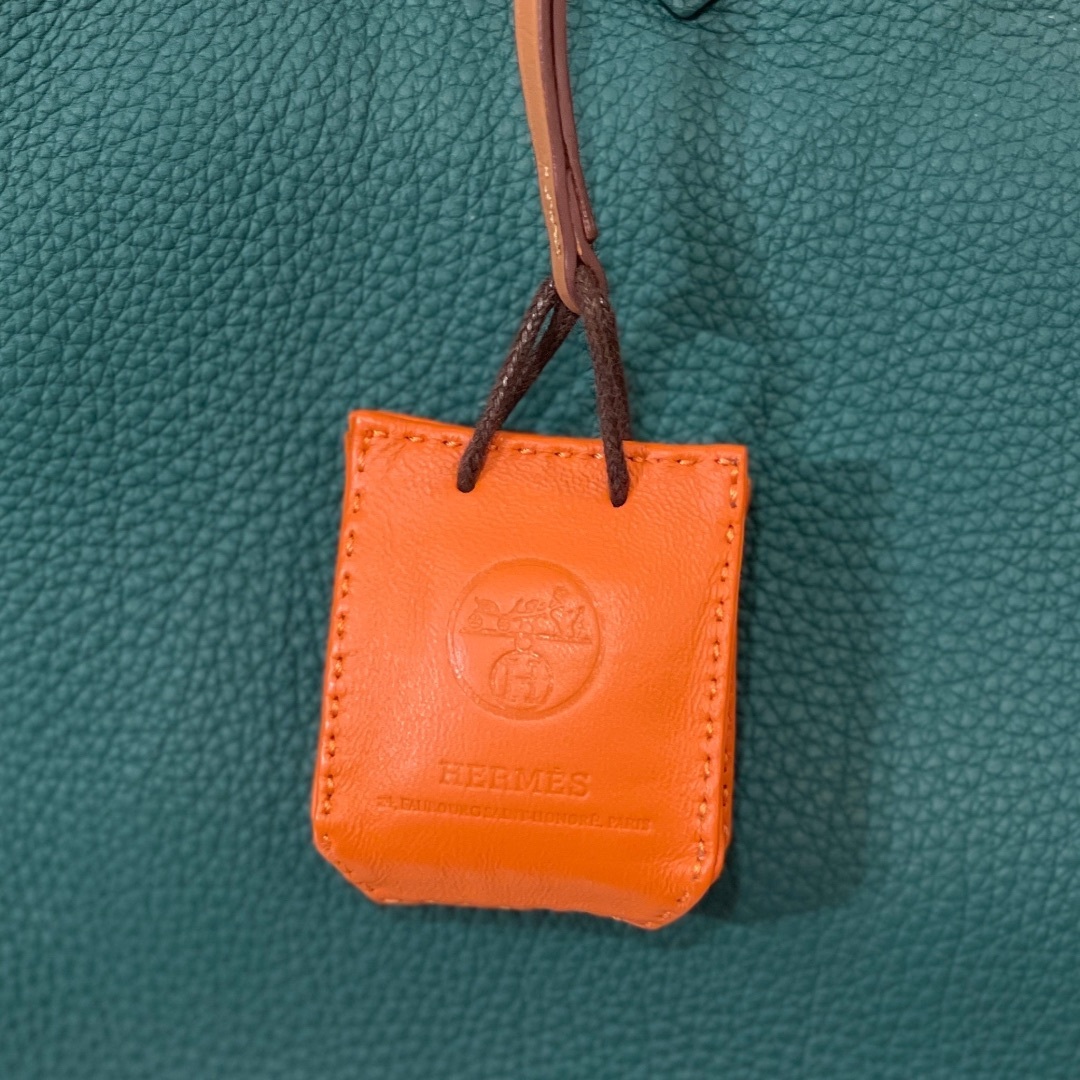 Hermes(エルメス)のエルメス サック オランジュ フー×ゴールド HERMES ac0020 レディースのアクセサリー(チャーム)の商品写真