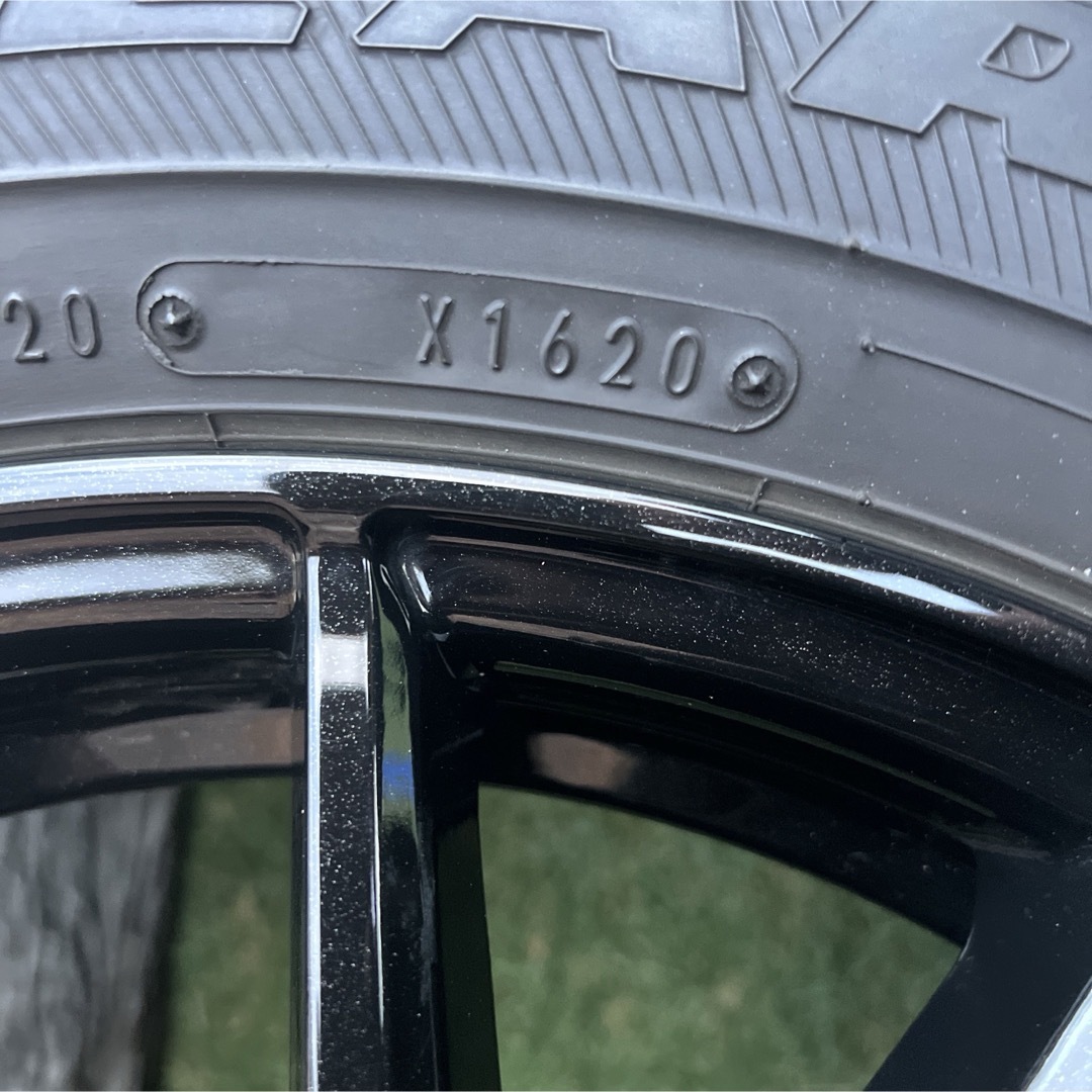 Goodyear(グッドイヤー)の16インチスバル用スタッドレスタイヤ、ホイール、ナットセット 自動車/バイクの自動車(タイヤ)の商品写真