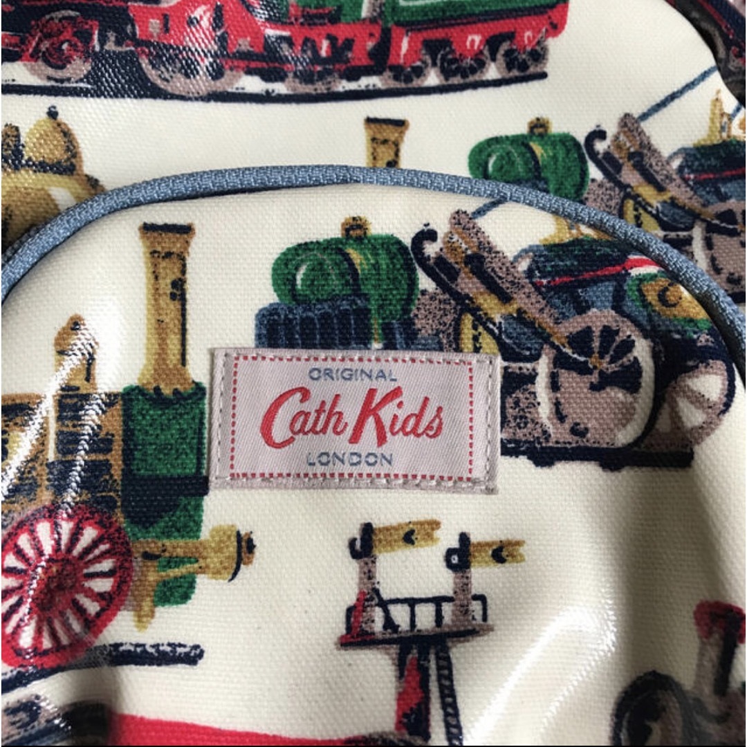 Cath Kidston(キャスキッドソン)のcath kidson 電車 プリント キッズ リュック 未使用品 キッズ/ベビー/マタニティのこども用バッグ(リュックサック)の商品写真