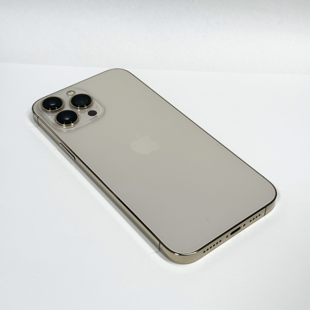 iPhone(アイフォーン)のiPhone13 pro max 256GB ゴールド スマホ/家電/カメラのスマートフォン/携帯電話(スマートフォン本体)の商品写真