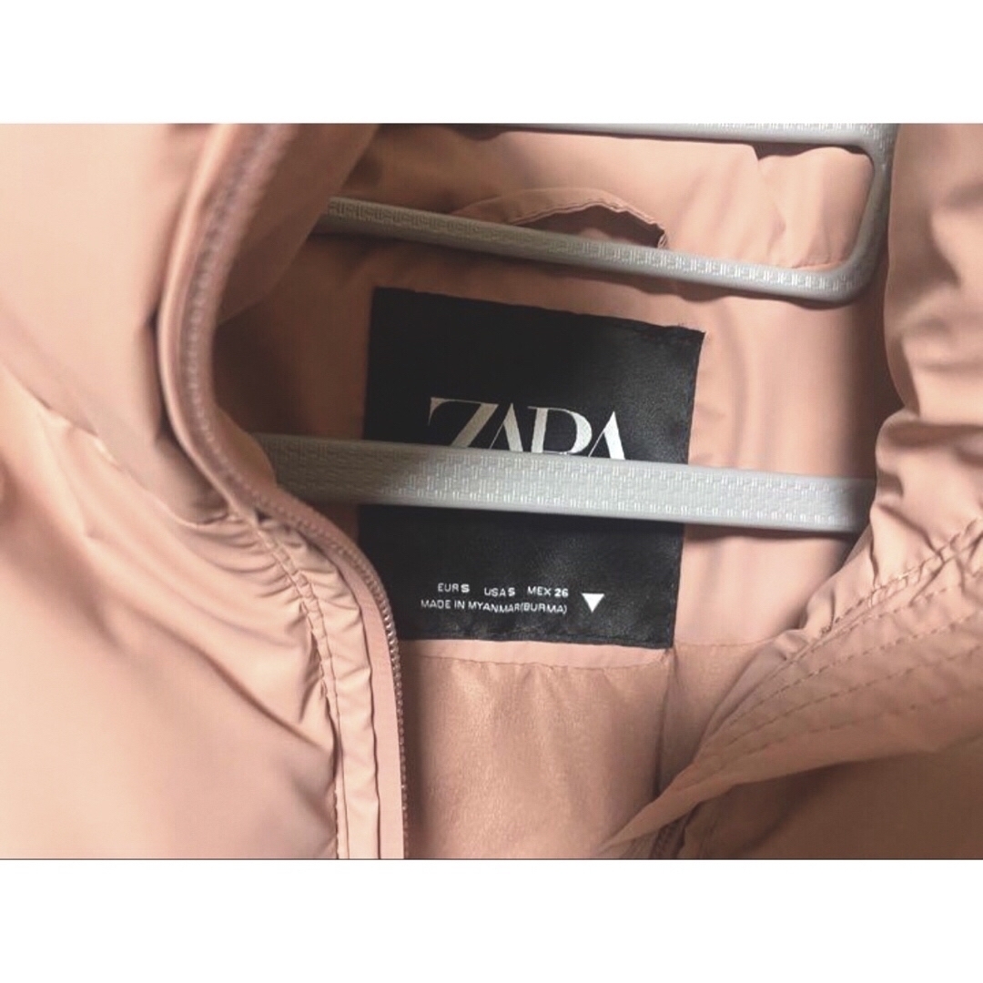 ZARA(ザラ)の新品未使用！ZARA クロップドパフジャケット レディースのジャケット/アウター(ダウンジャケット)の商品写真