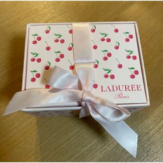 LADUREE マカロンbox